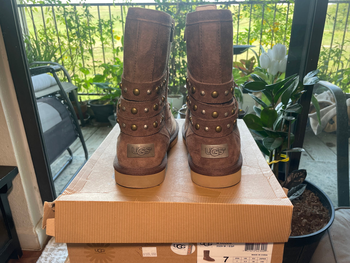* UGG Clovis W Sz 7