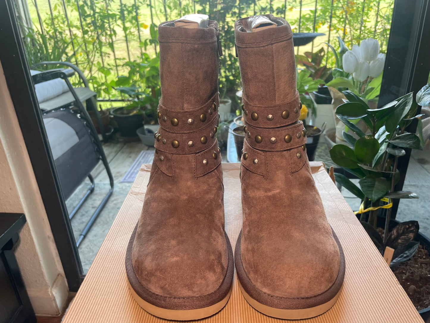 * UGG Clovis W Sz 7