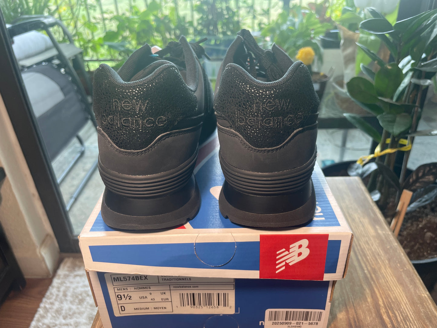 * New Balance 574 Caviar Sz 9.5