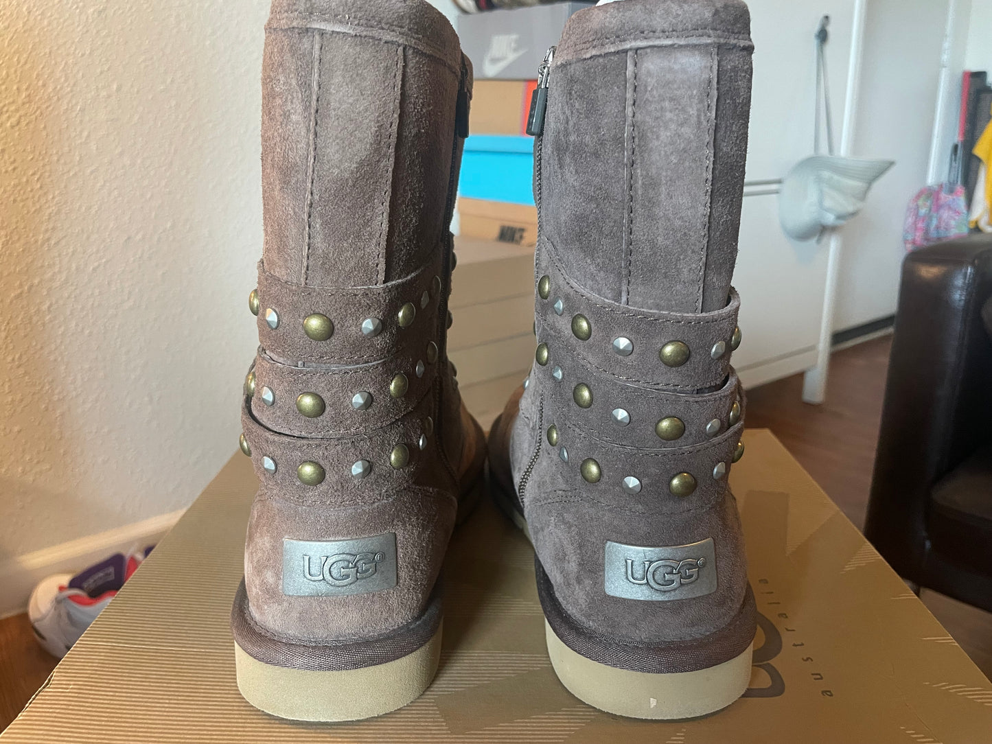 * UGG Clovis W Sz 7