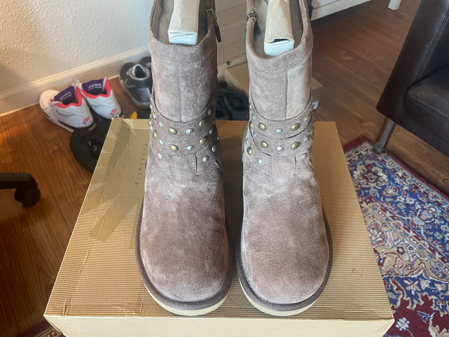 * UGG Clovis W Sz 7